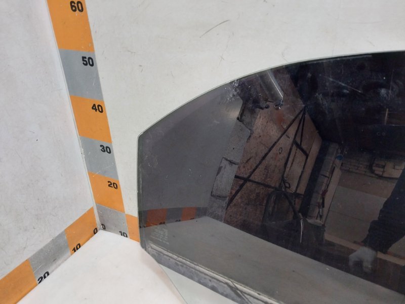 Стекло двери задней правой