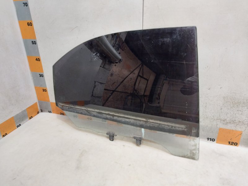 Стекло двери задней правой