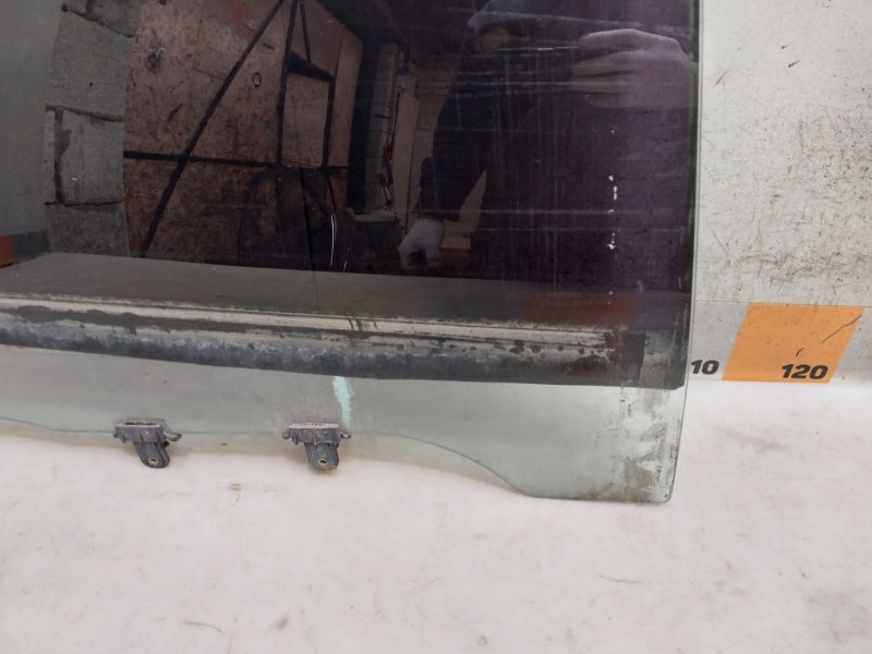 Стекло двери задней правой