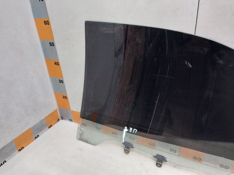 Стекло двери задней правой