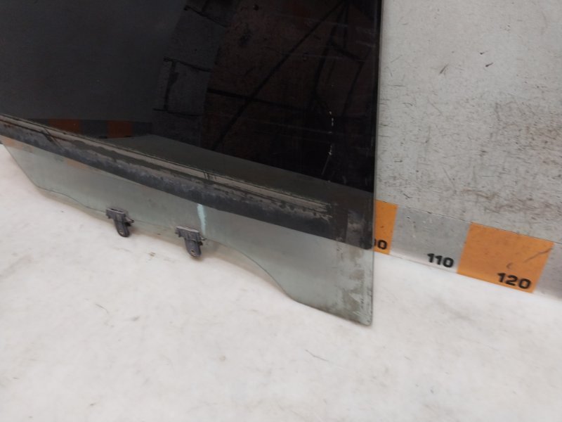 Стекло двери задней правой