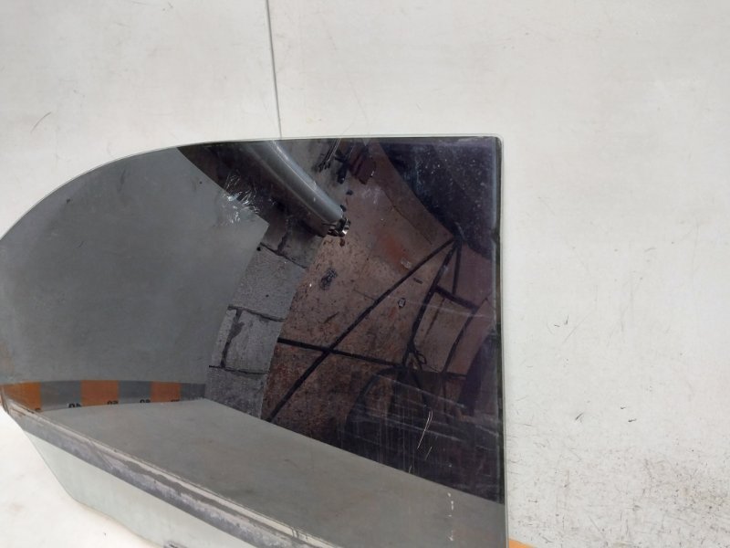 Стекло двери задней правой