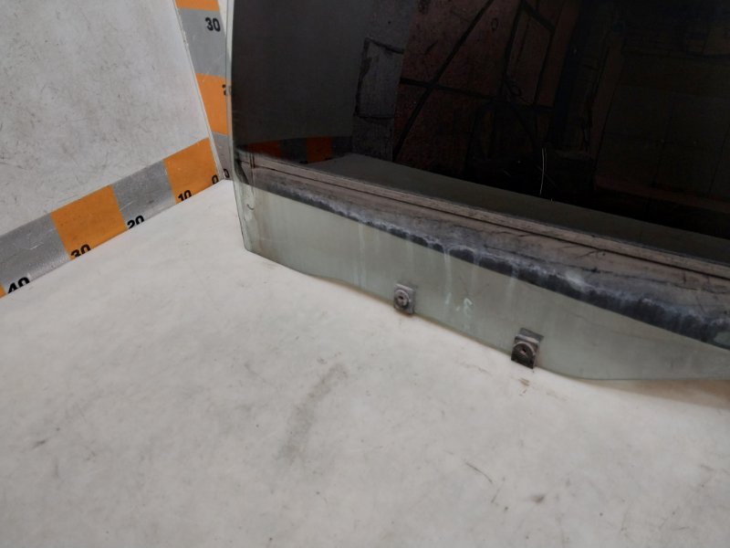 Стекло двери задней левой