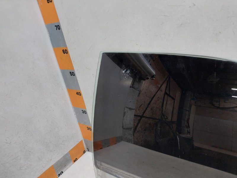 Стекло двери задней левой