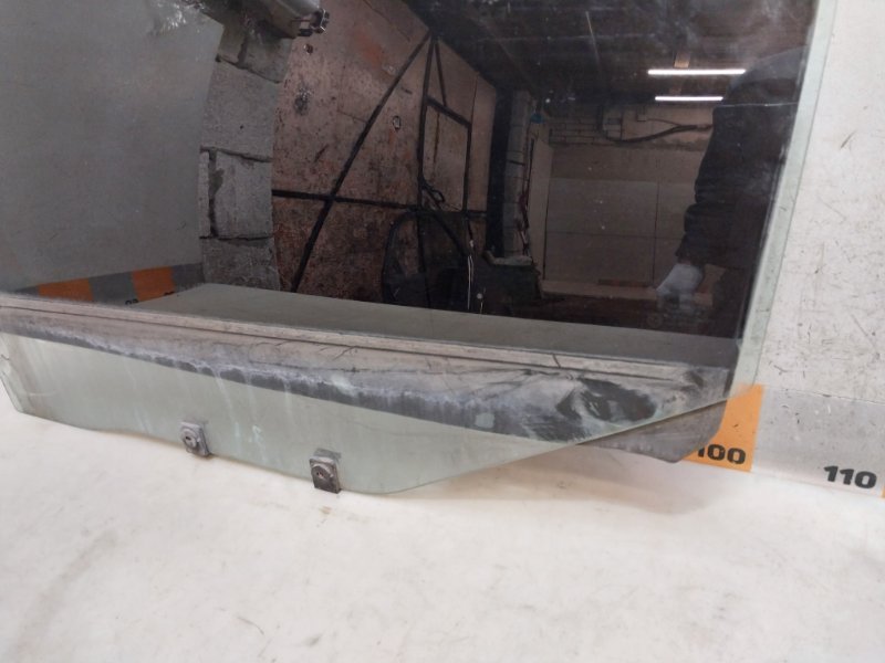 Стекло двери задней левой