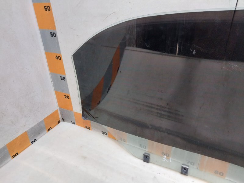 Стекло двери задней левой