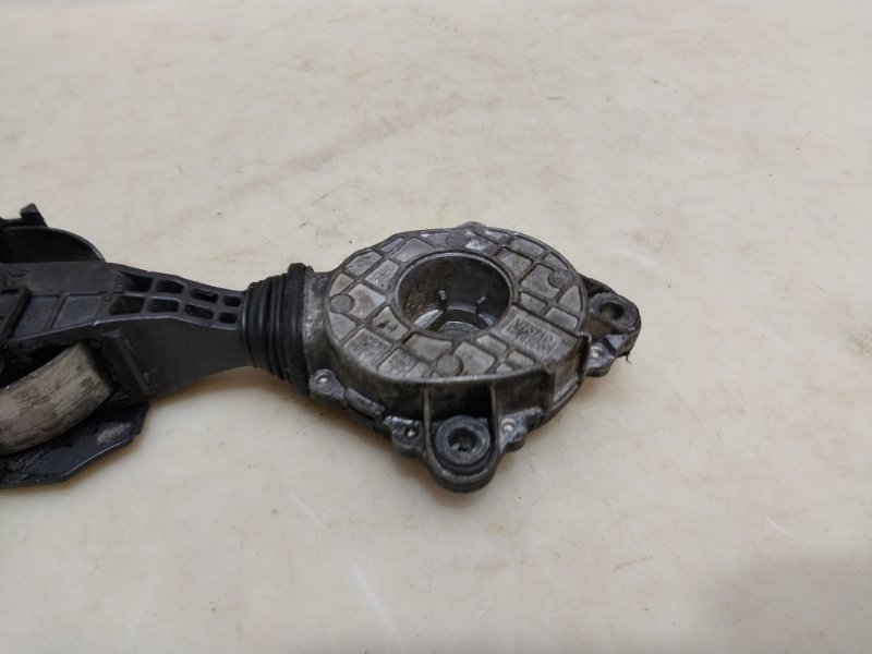 Ролик-натяжитель