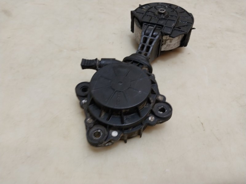 Ролик-натяжитель