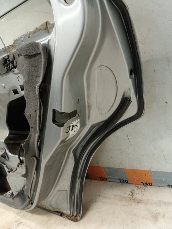 Дверь задняя правая