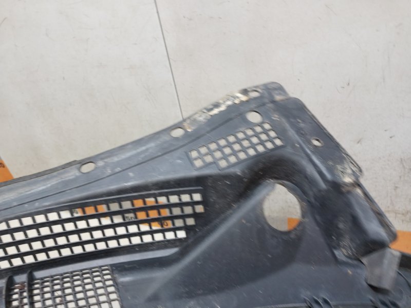 Планка под лобовое стекло