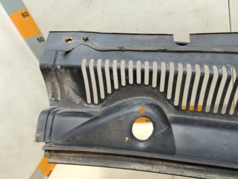 Планка под лобовое стекло