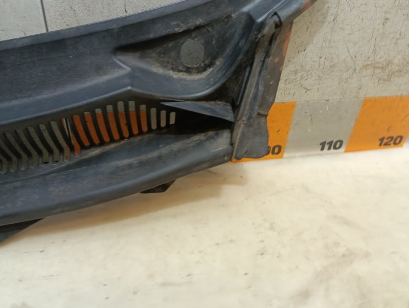 Планка под лобовое стекло