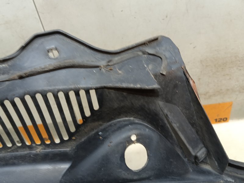 Планка под лобовое стекло