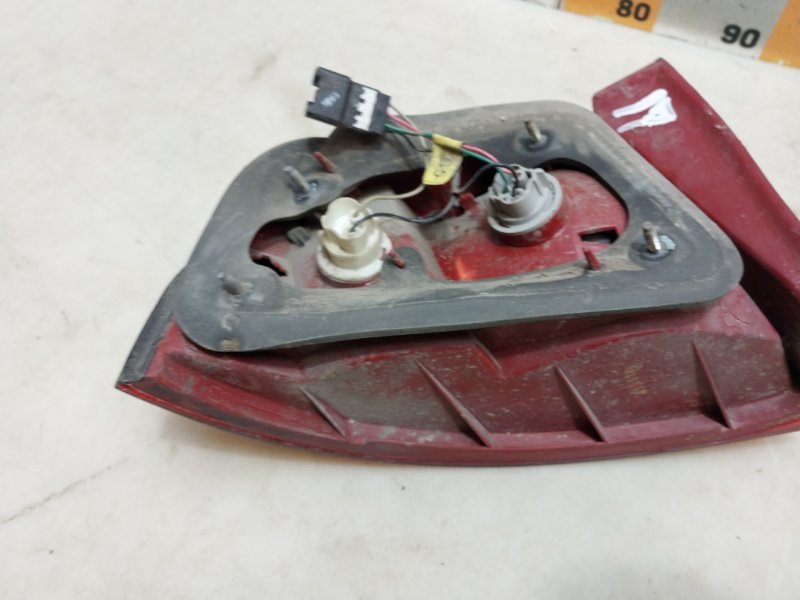 Фонарь задний правый