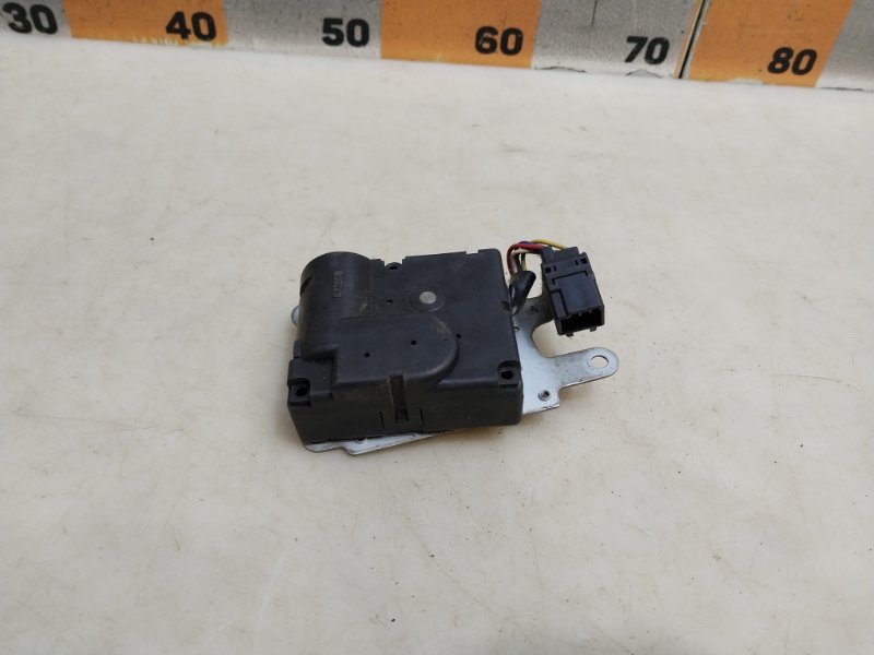 Моторчик заслонки печки