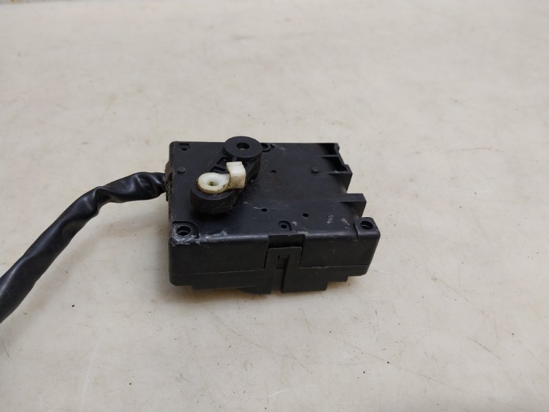 Моторчик заслонки печки