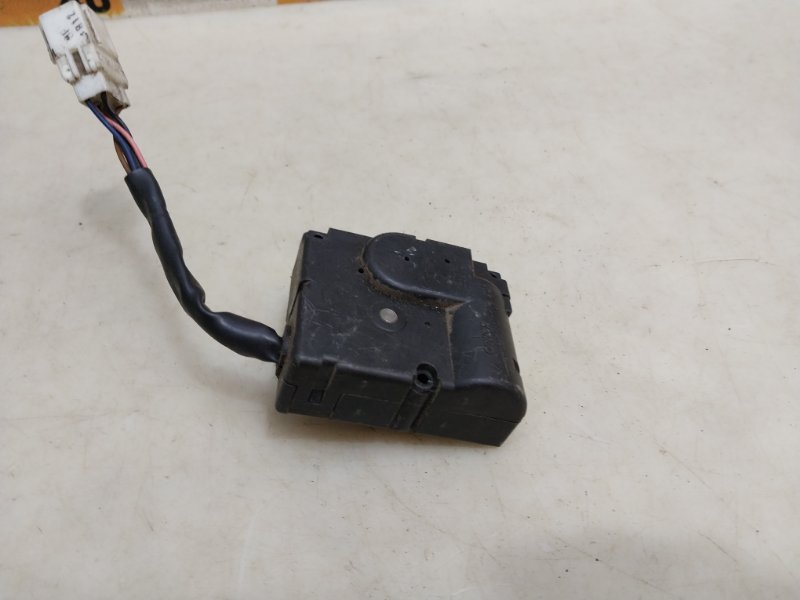 Моторчик заслонки печки