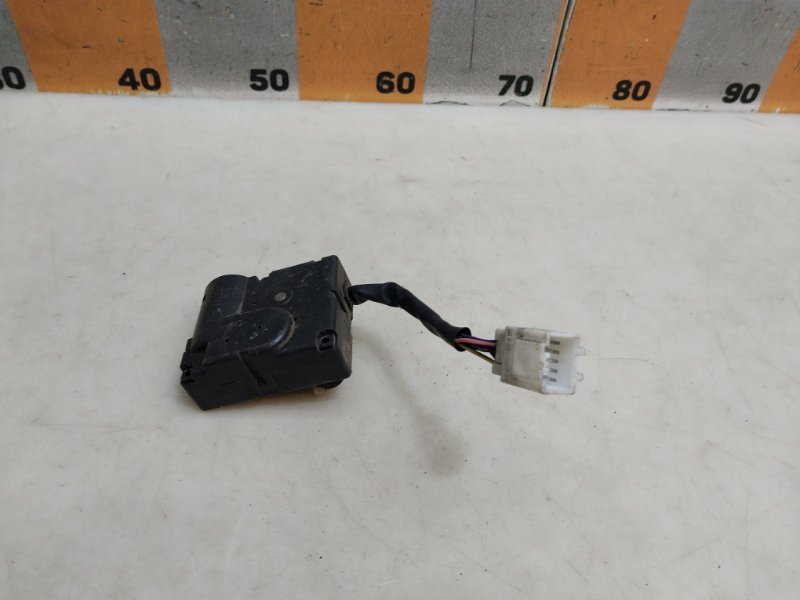 Моторчик заслонки печки