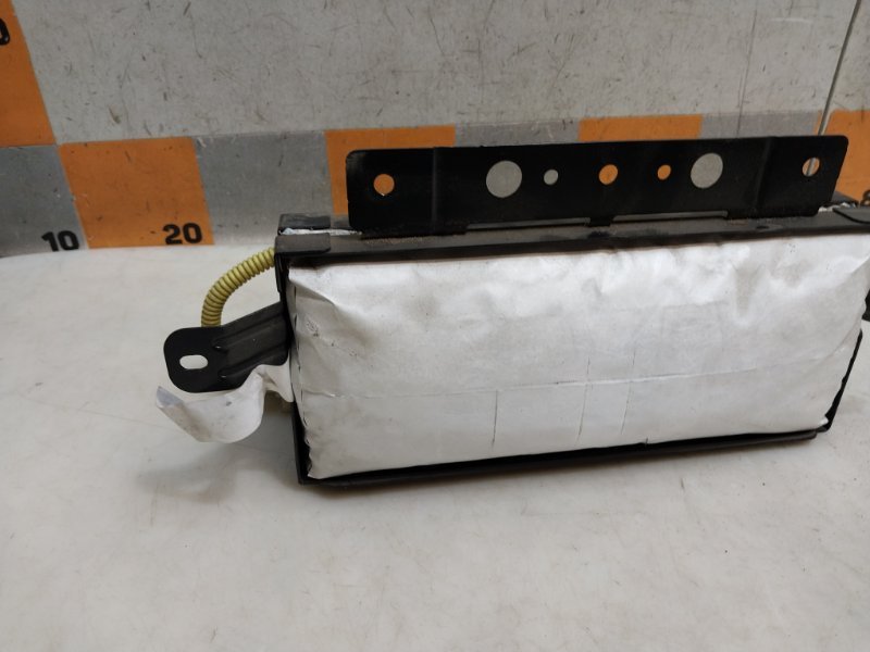 Подушка безопасности пассажирская (в торпедо)