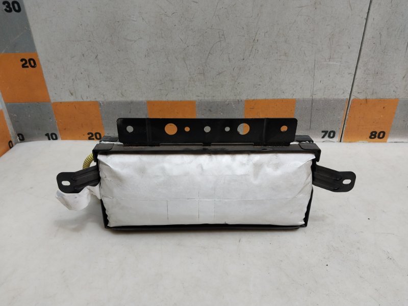 Подушка безопасности пассажирская (в торпедо)