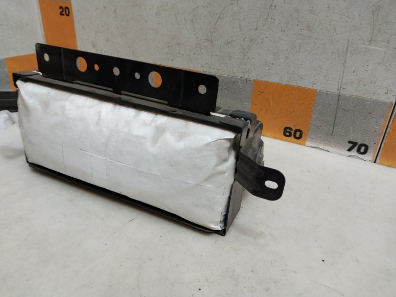 Подушка безопасности пассажирская (в торпедо)