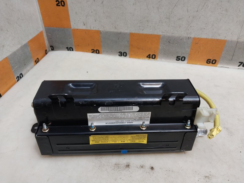 Подушка безопасности пассажирская (в торпедо)