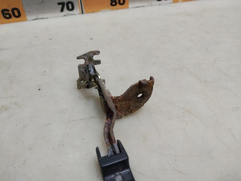 Ручка открывания лючка бензобака