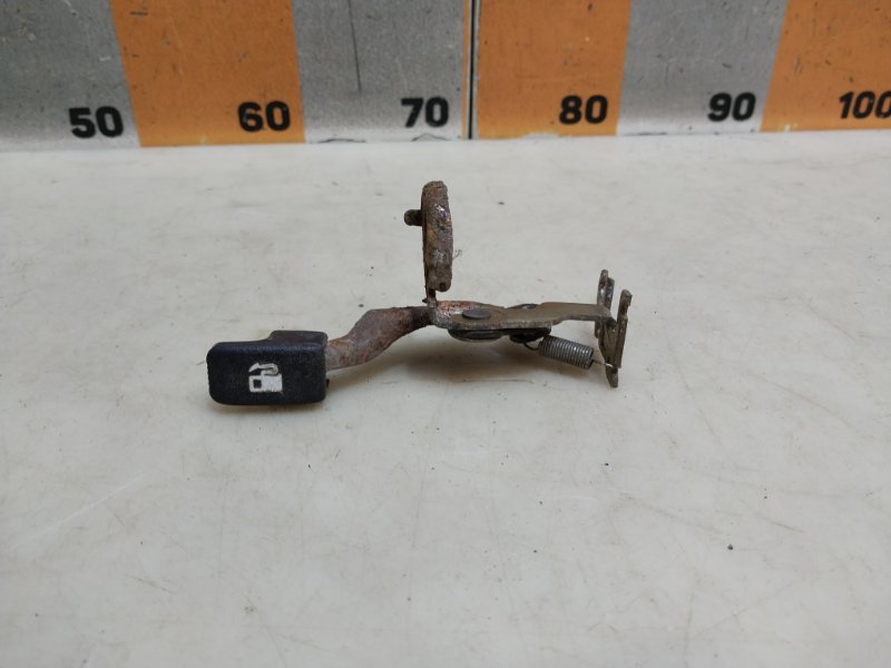 Ручка открывания лючка бензобака