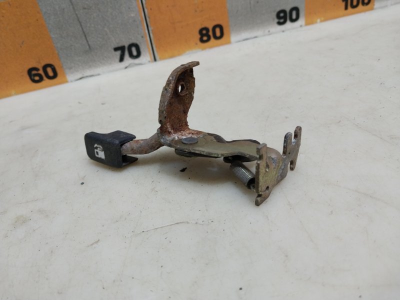 Ручка открывания лючка бензобака