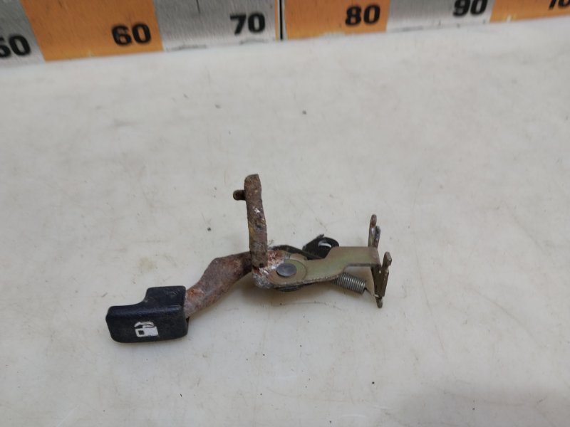 Ручка открывания лючка бензобака