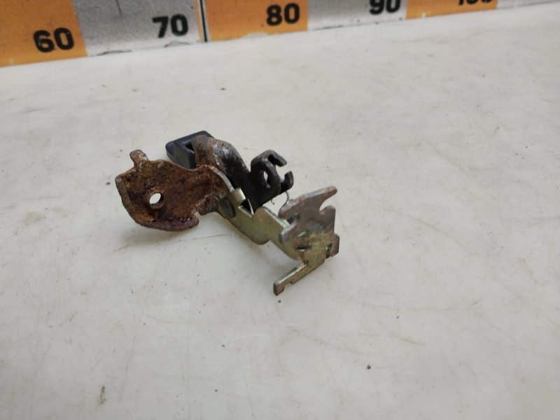 Ручка открывания лючка бензобака