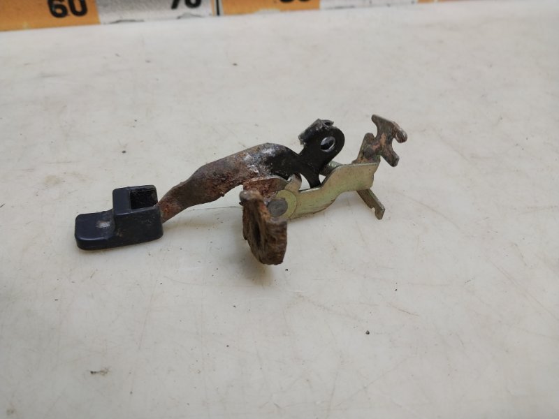 Ручка открывания лючка бензобака