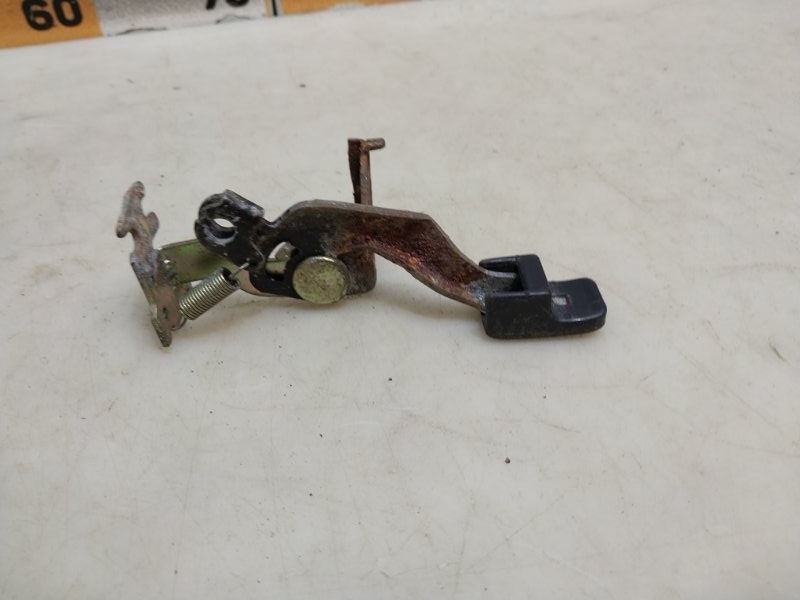 Ручка открывания лючка бензобака