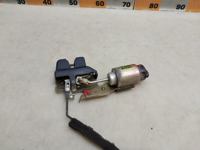 Замок багажника