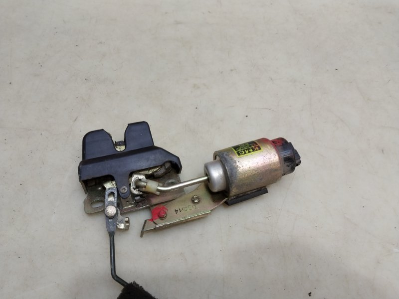 Замок багажника