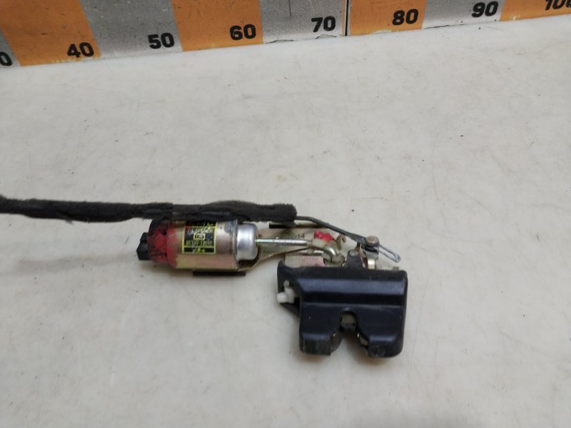 Замок багажника