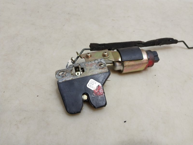 Замок багажника