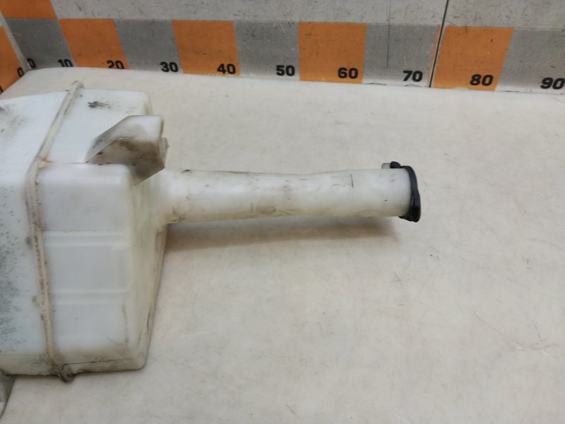 Бачок омывателя лобового стекла