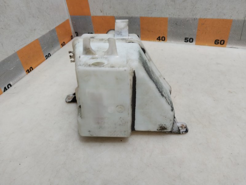 Бачок омывателя лобового стекла