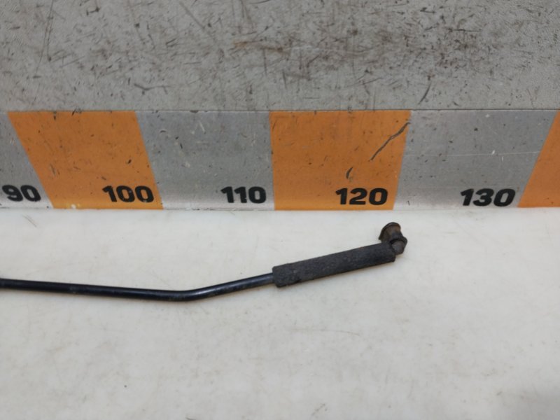 Держатель капота