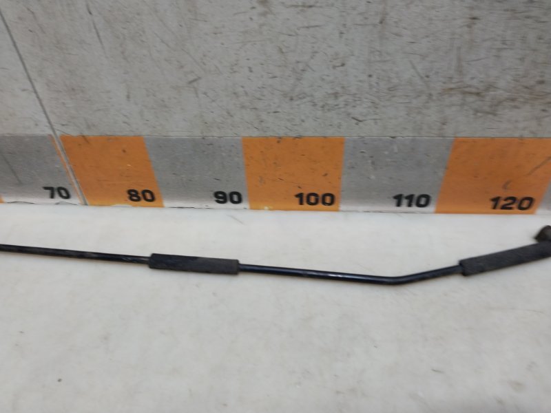 Держатель капота