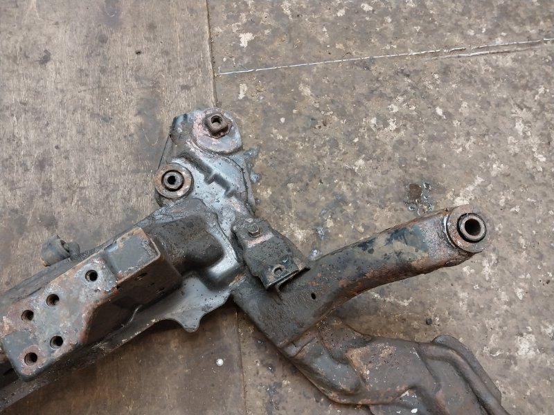 Балка подмоторная