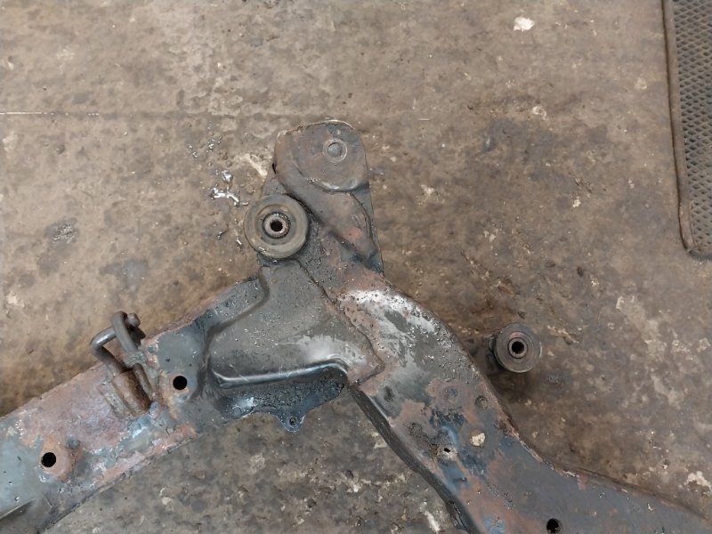 Балка подмоторная