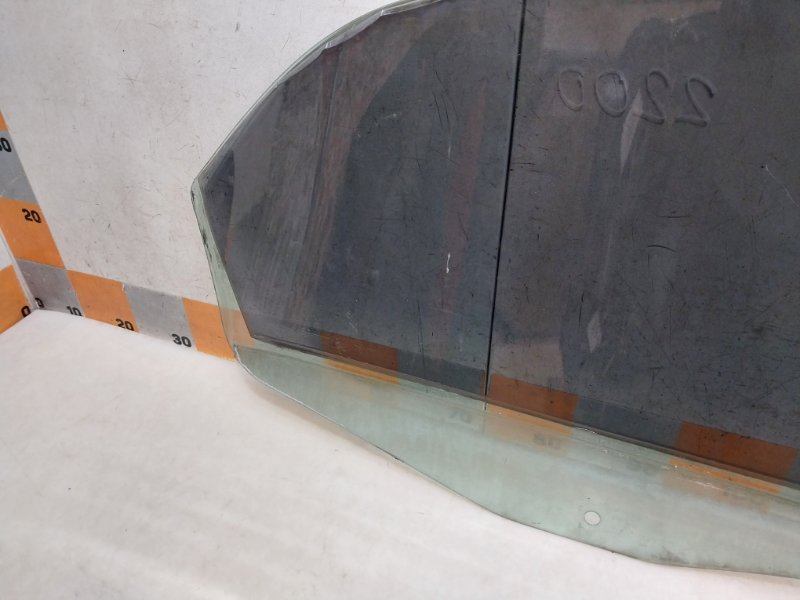 Стекло двери задней левой