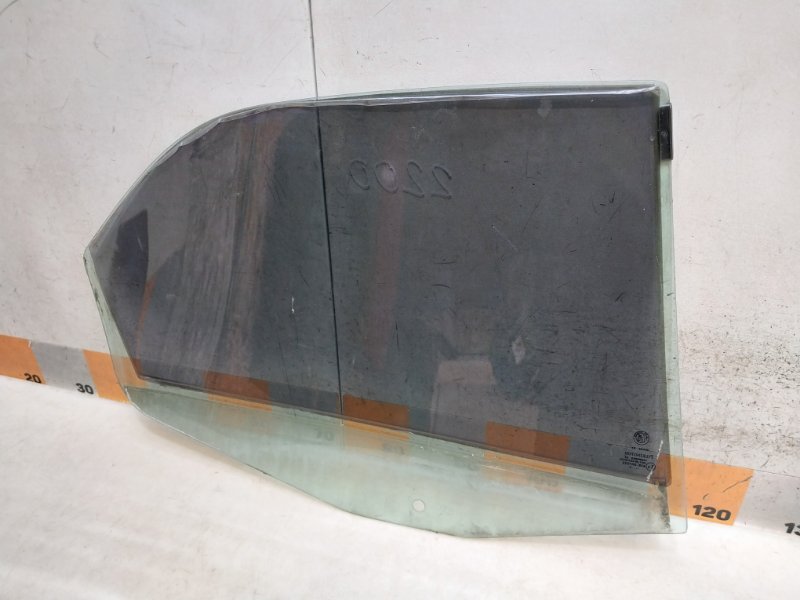 Стекло двери задней левой