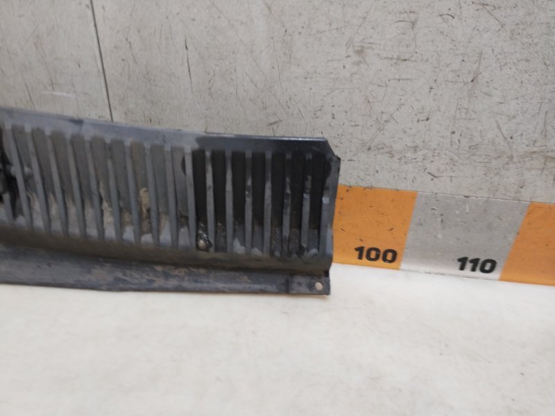 Планка под лобовое стекло