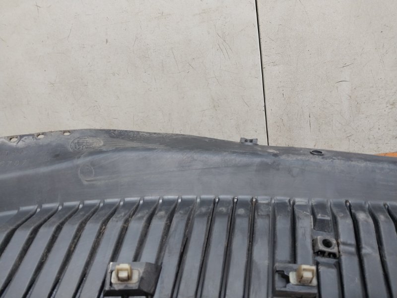 Планка под лобовое стекло