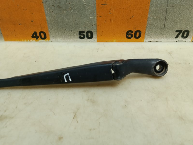 Поводок стеклоочистителя передний левый