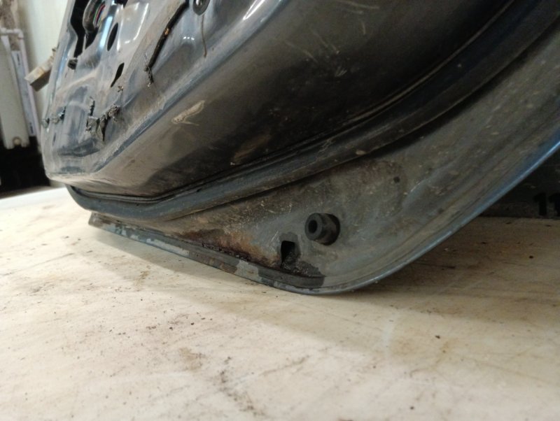 Дверь задняя правая