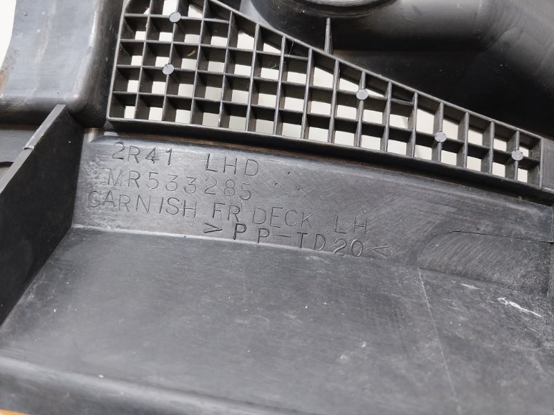 Планка под лобовое стекло